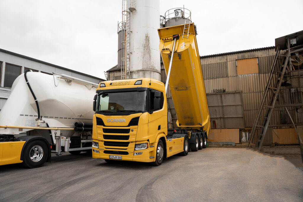 Sattelkipper_am_kippen